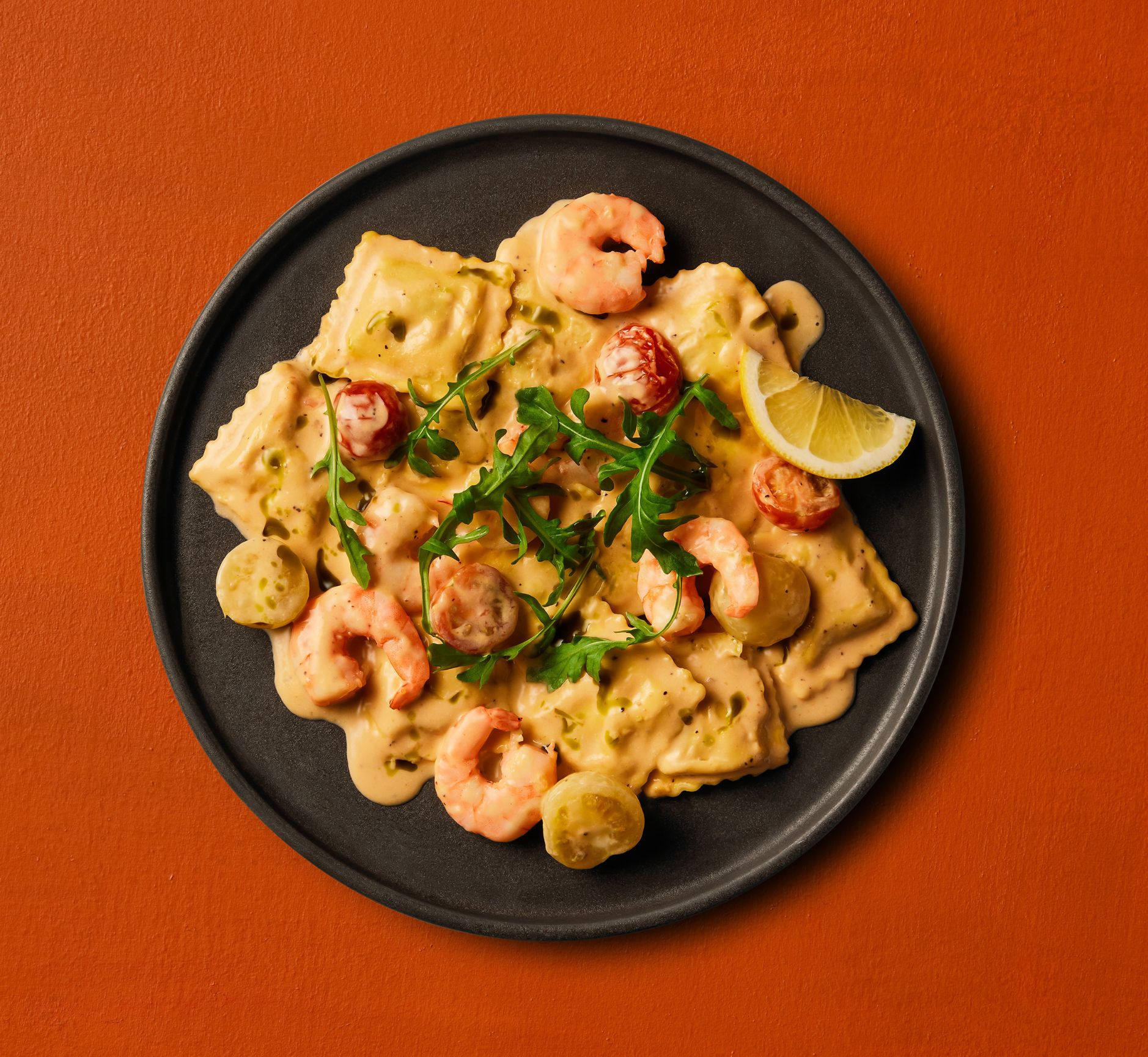 Close up of a prosciutto pizza 