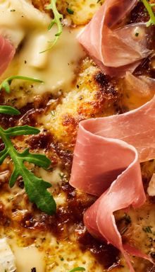 Close up of a prosciutto pizza 